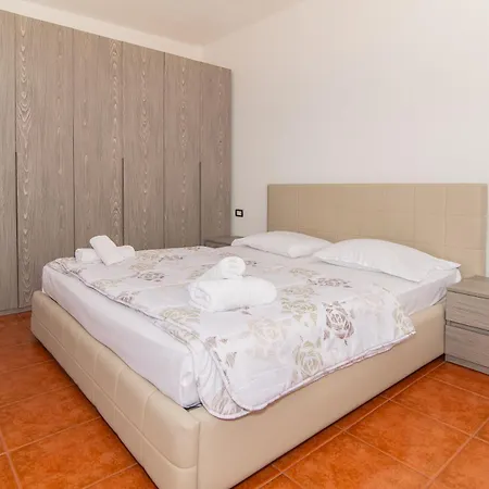 Taiwan Center Apartment Tirana Exterior photo